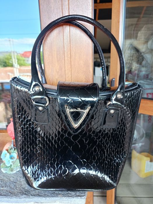 Сумка лакова чорна