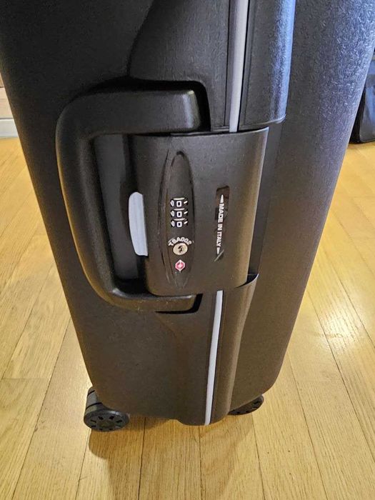 Чемодан из полипропилена 4-х колесах Roncato Light Черный (средний)