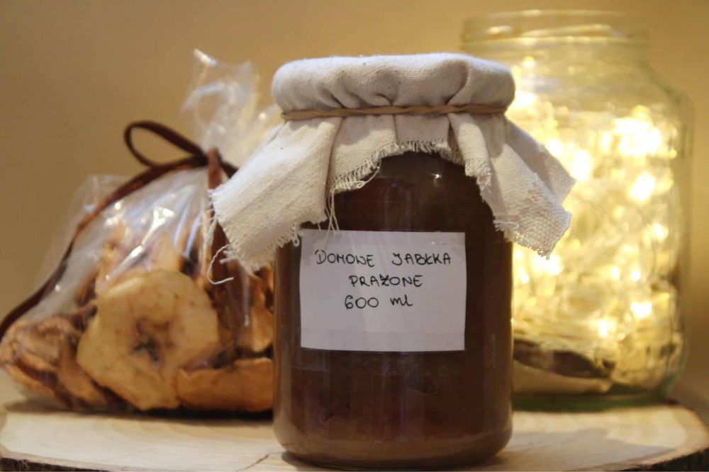 Prażone jabłka z cynamonem domowej roboty z przydomowego ogródka