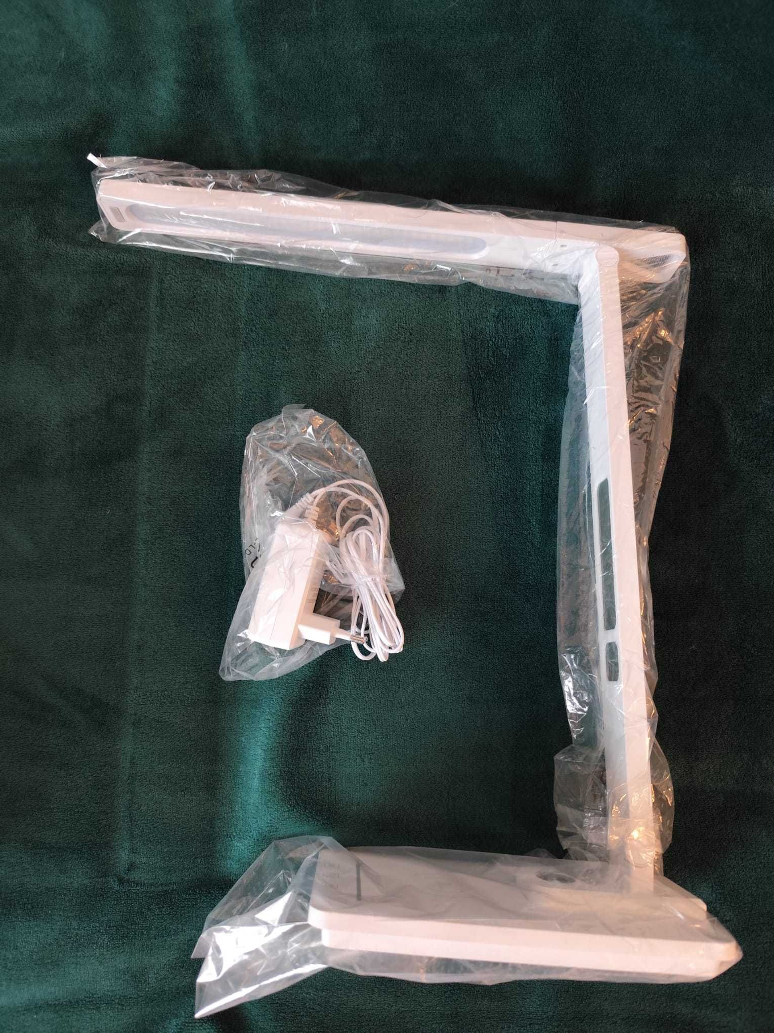 Nowoczesna Lampa Biurkowa LED 3w1  Światło, Zegar i Ładowarka w Jednym