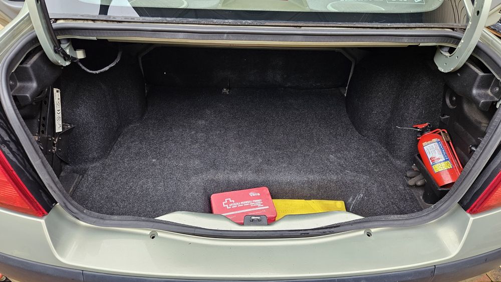 Renault Thalia 2002 r. 1.4 benzyna 75km