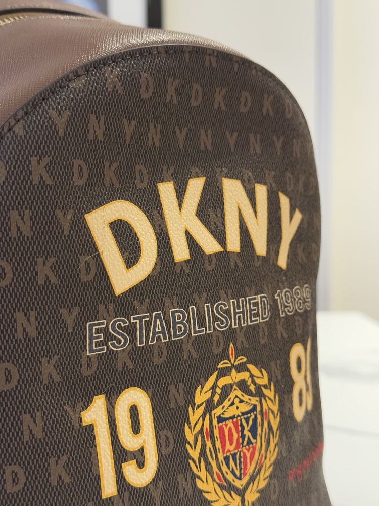 Plecak DKNY brązowy, damski 25x28cm