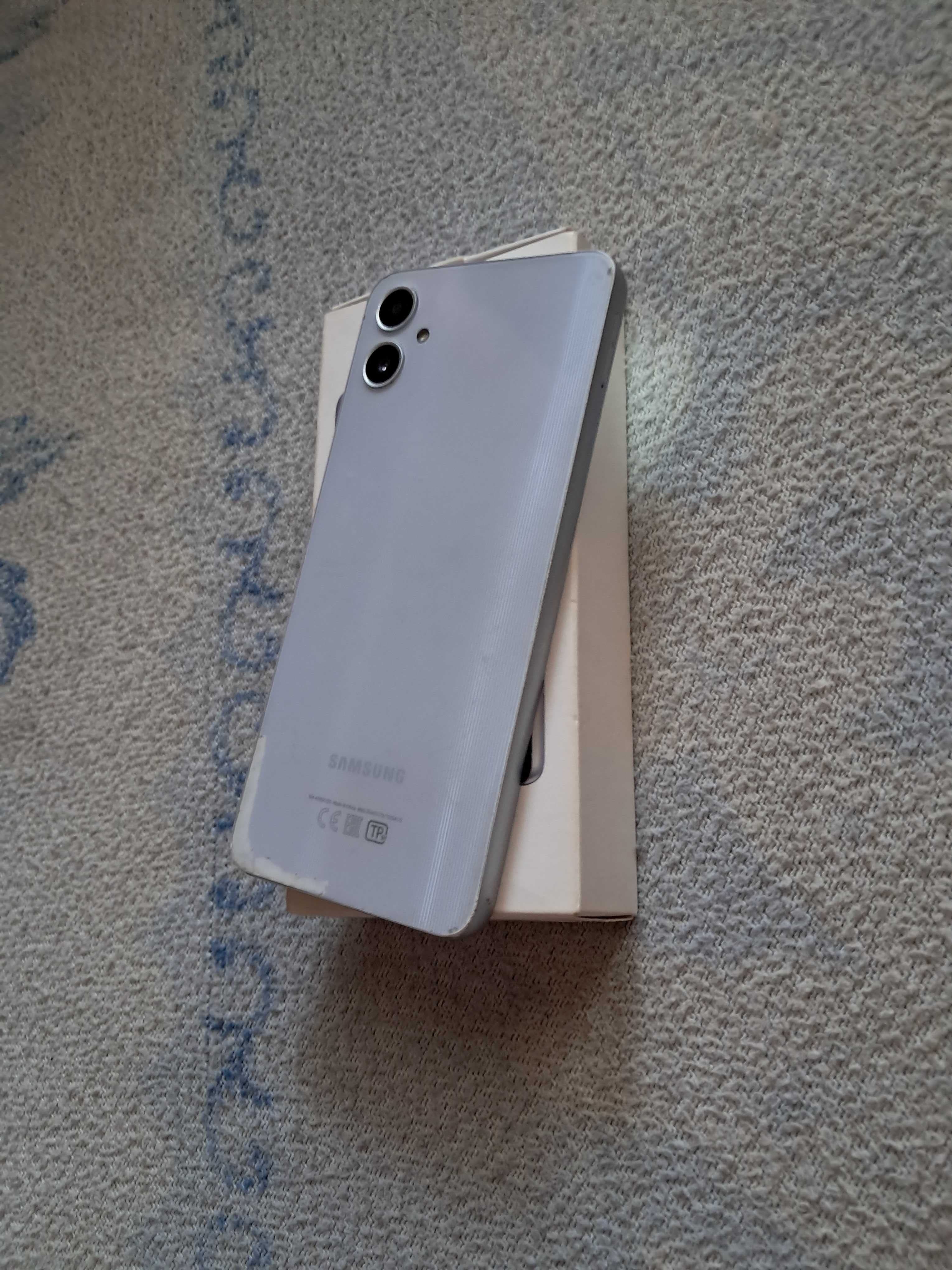 Samsung A05. 4/64 .2sim.у гарному стані.