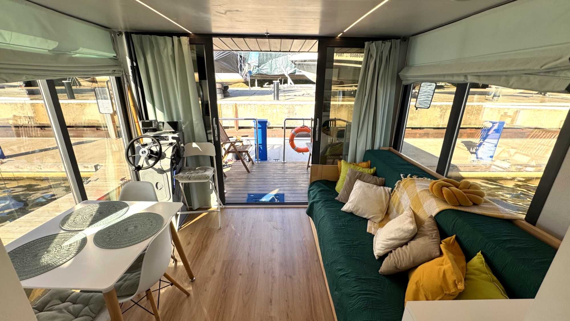 Dom na wodzie całoroczny Houseboat Hausboot model Apart M 2019