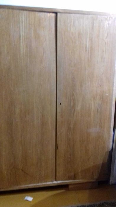 Drewniana, trzydrzwiowa szafa - PRL.