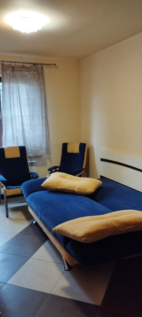 Kanapa rozkładana z fotelami