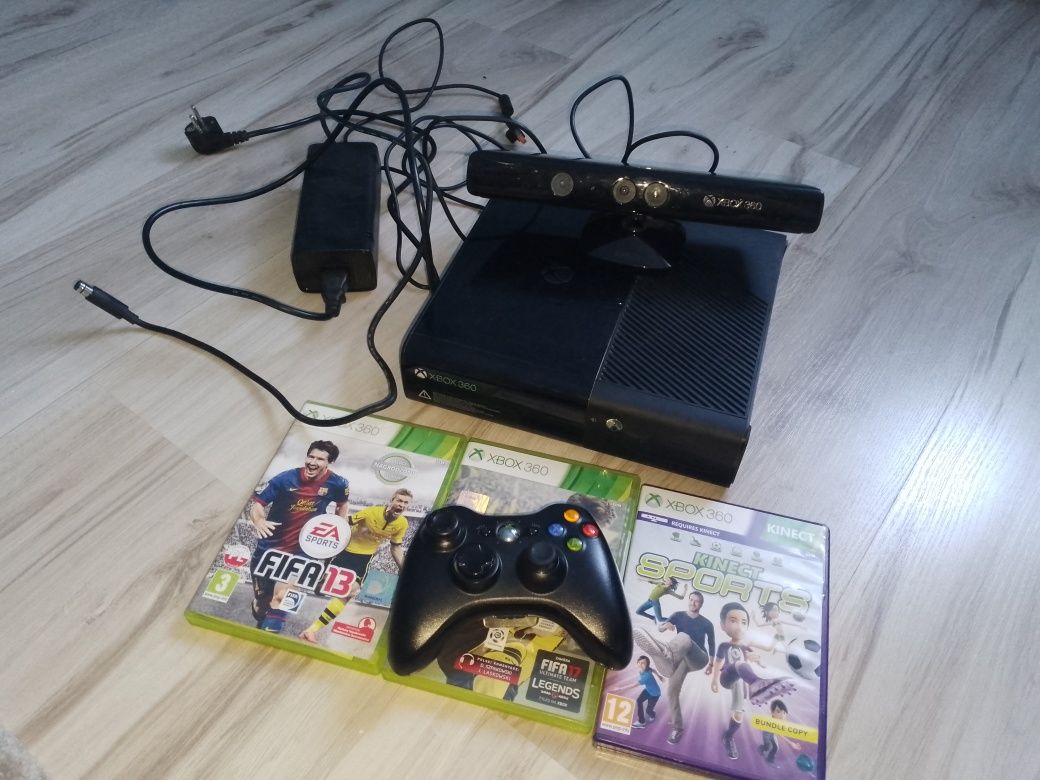 Zestaw  Konsola+ Kinect Xbox 360 plus  pad + zasilacz  3 gry