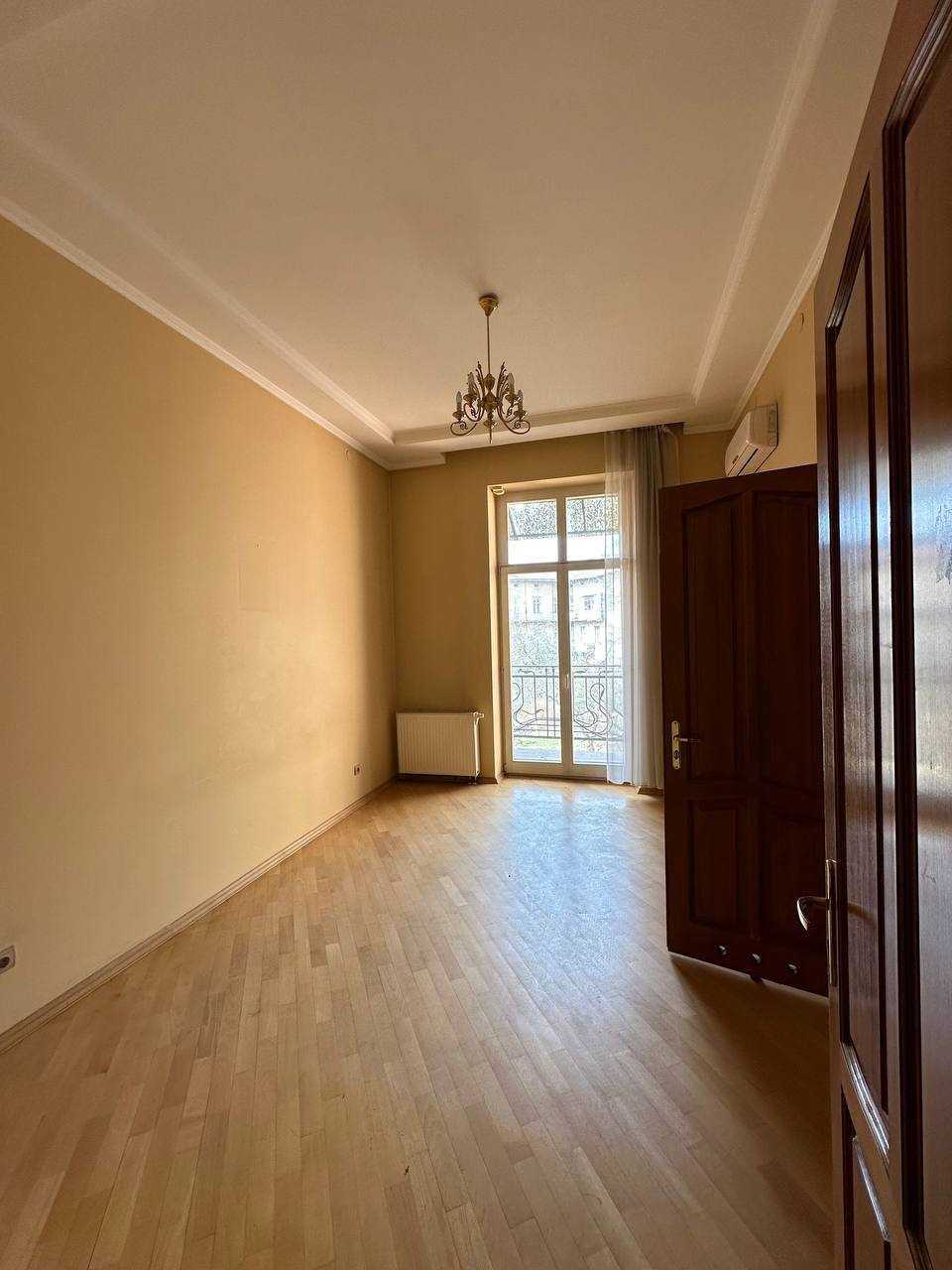 Продаж 6 кім. квартири вул. Глибока