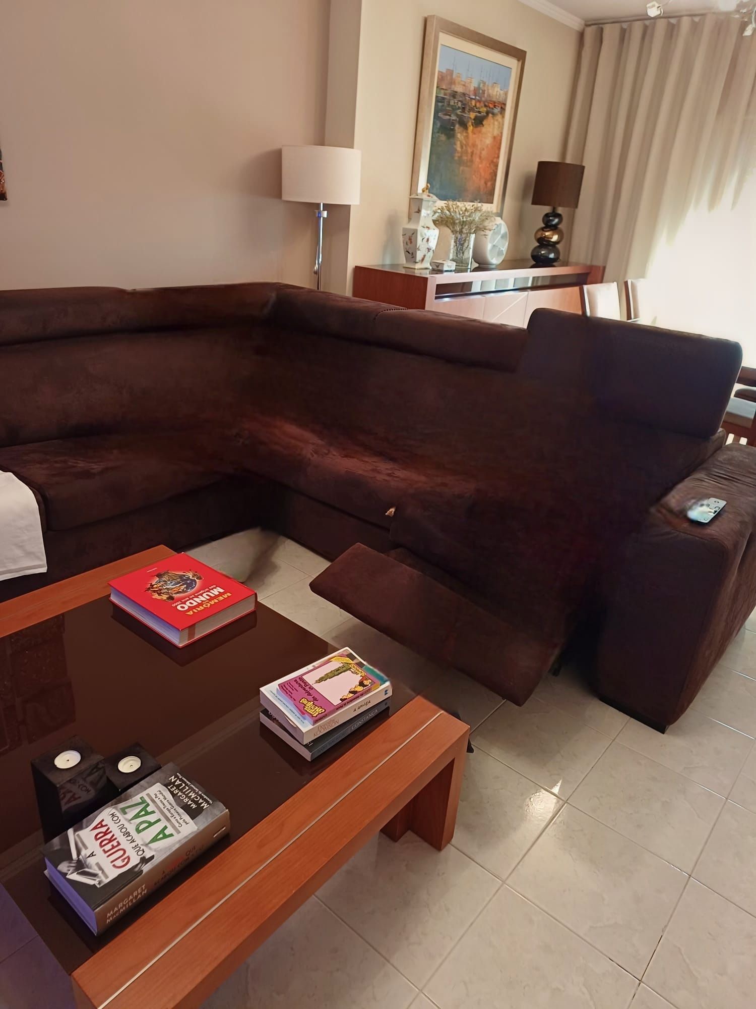 Sofá de canto com chaise longue e 2 assentos reclináveis elétricos