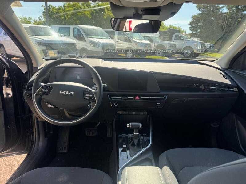 2023 Kia Niro LX