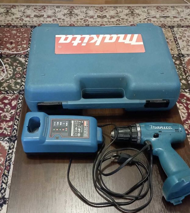 Продам шуруповерт Makita 6270D