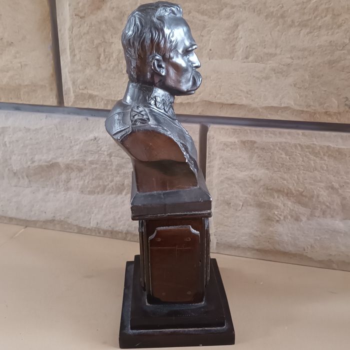 Józef Piłsudski popiersie na cokole 27 cm
