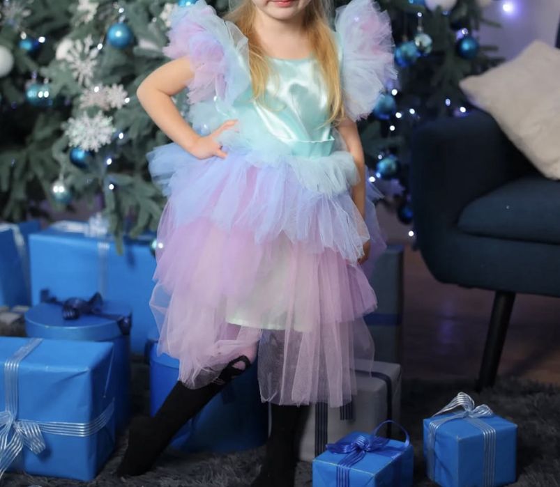 Платье красивое  на девочку