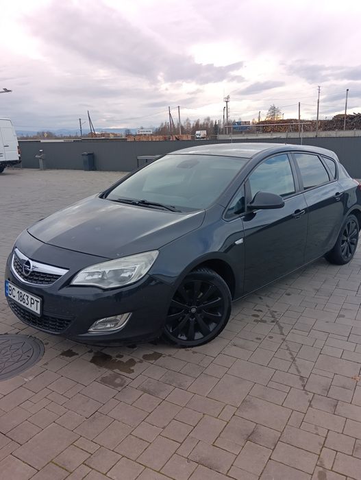 Авто Opel Astra j 2011