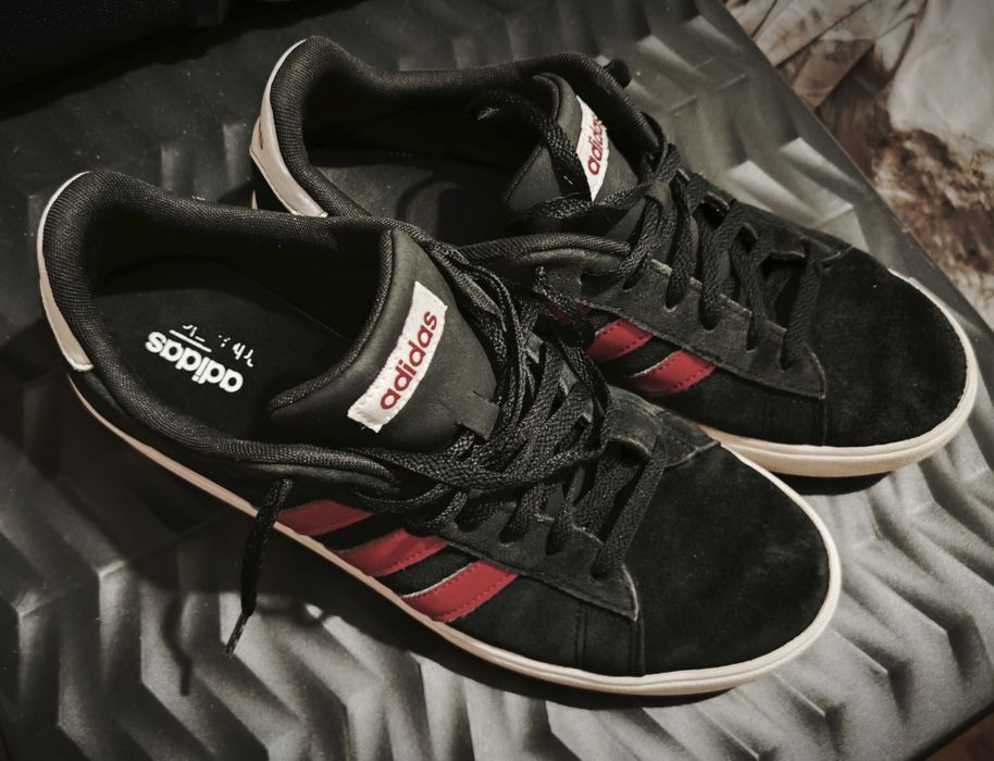 Tenis Adidas original n 45.5 em preto
Excelente estado
Igu
