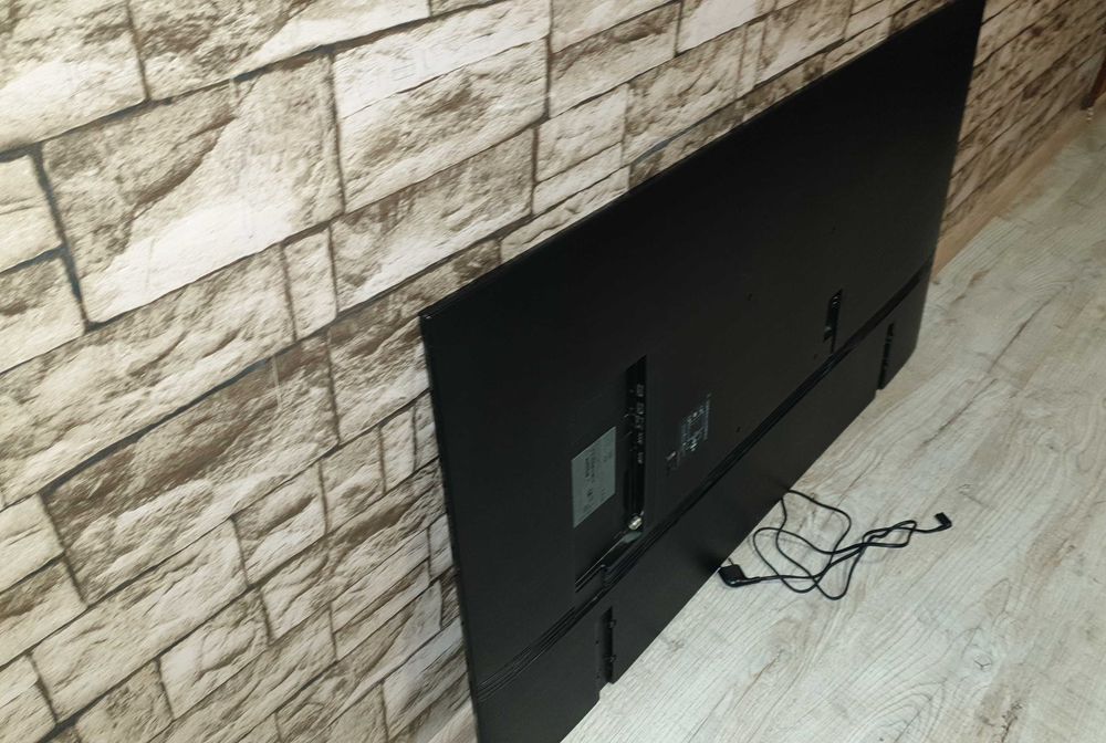 4K UHD 50дюймов Samsung UE50AU8002 Crystal SmartTV