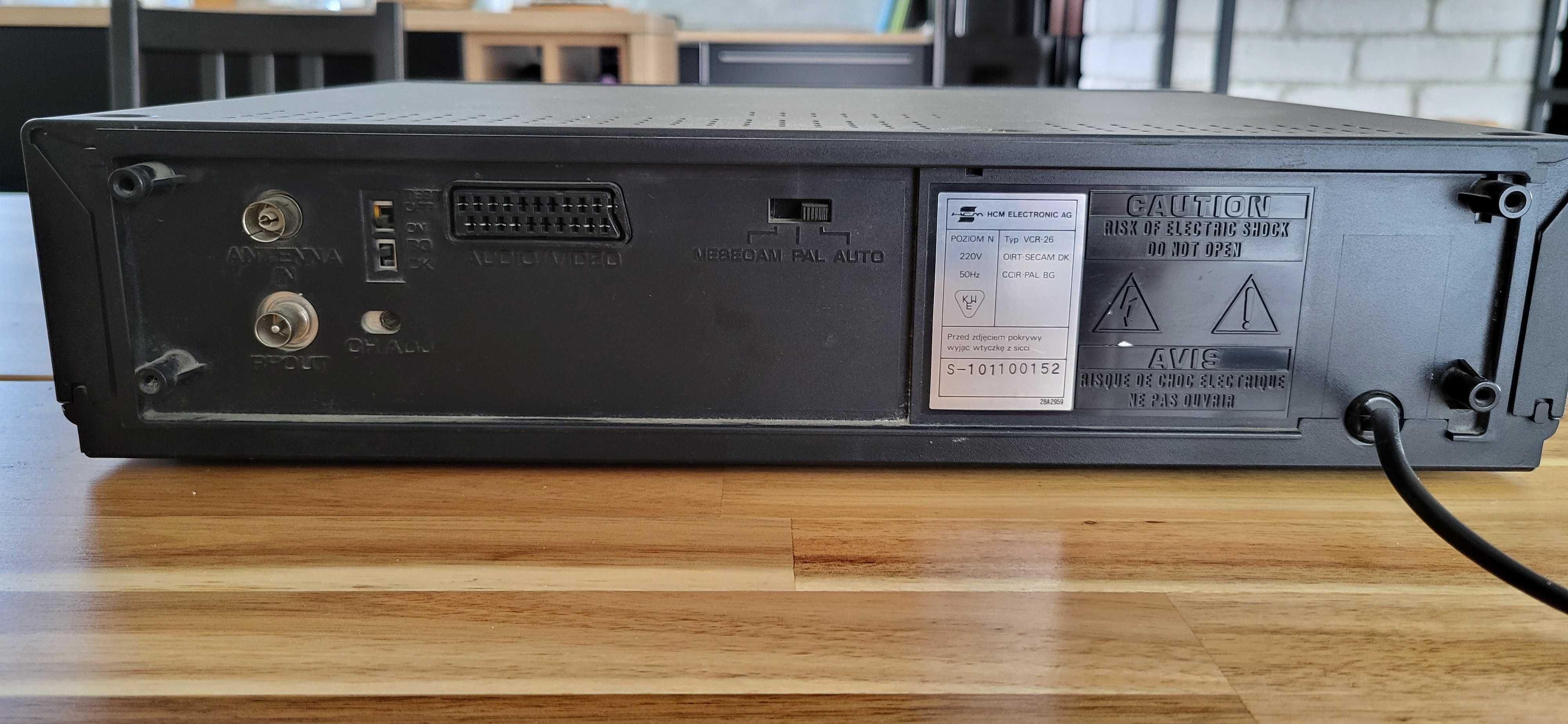 Magnetowid HCM VCR-26 z pilotem i kablami EURO