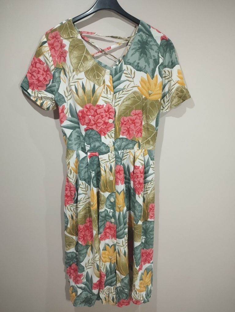 Letnia sukienka w kwiaty/Rozmiar S-L