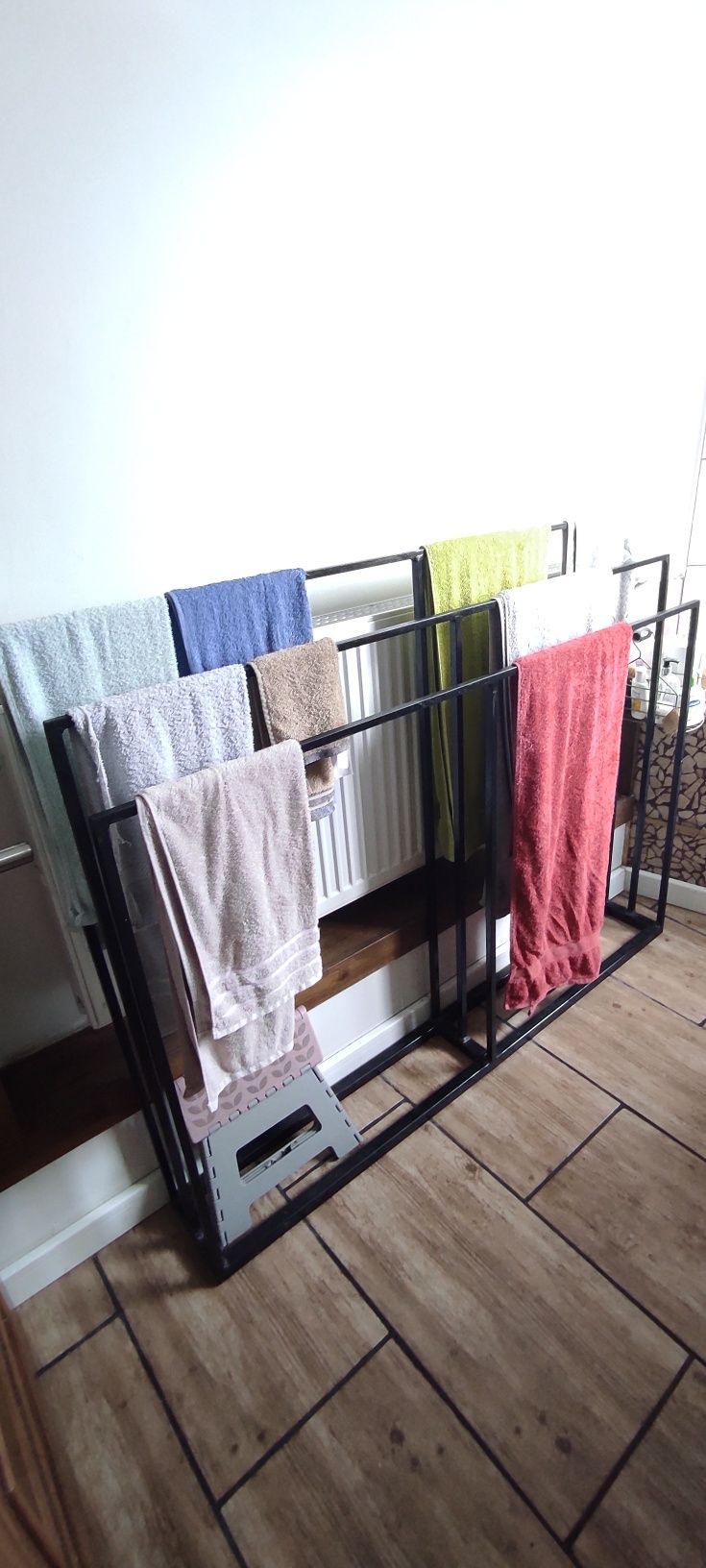 Wanna, umywalka, WC, lustro, stojak na ręczniki, baterie