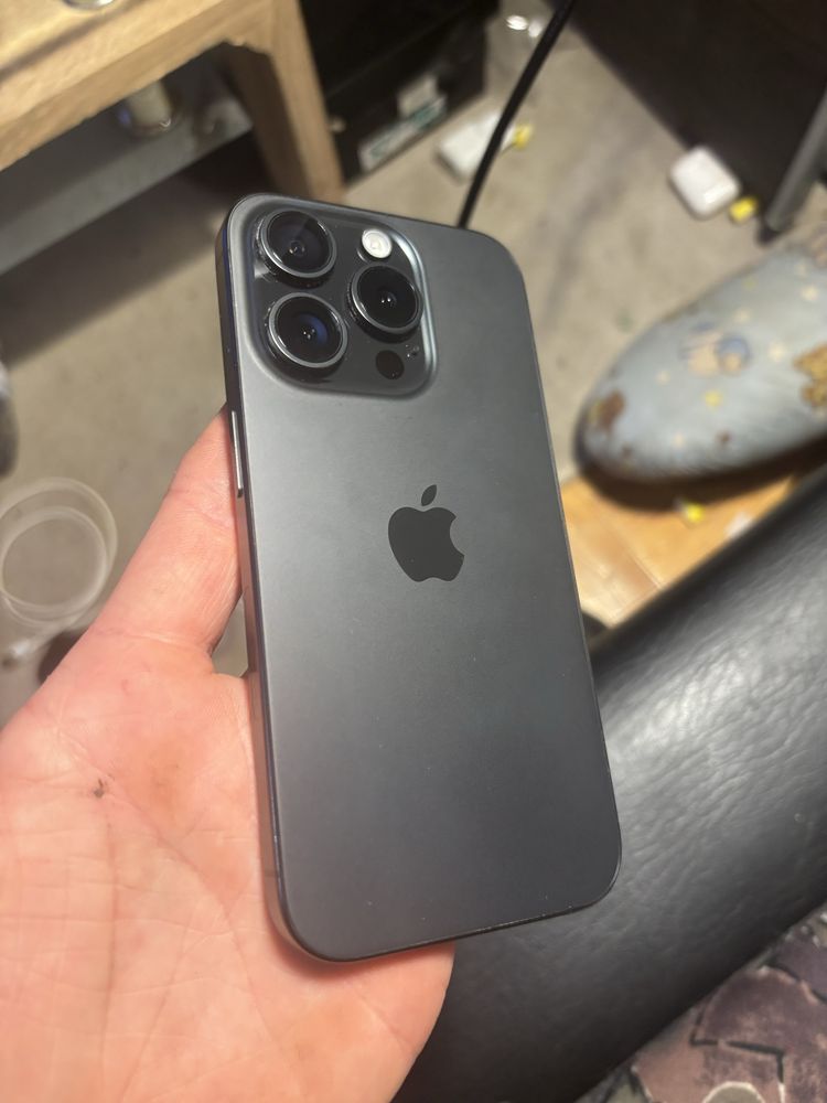 Iphone 15 pro zablokowany na części