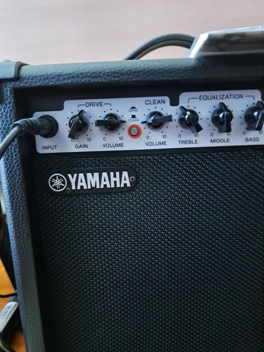 Pack guitarra Yamaha ERG 121 C+ amplificador  Yamaha GA-15