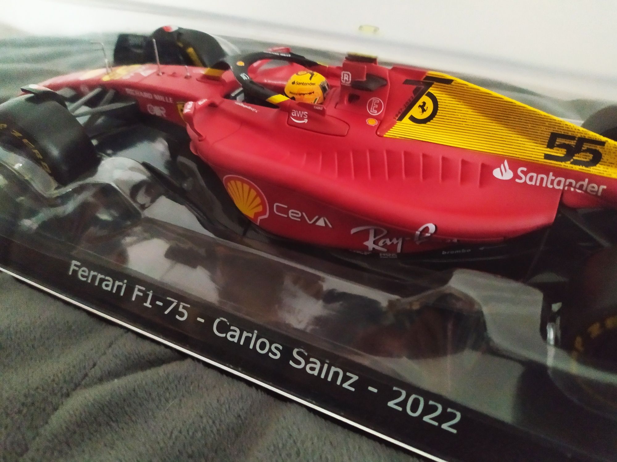F1-75 model C. Sainz #55 bolid anniversary 75th 1:24 kolekcjonerski