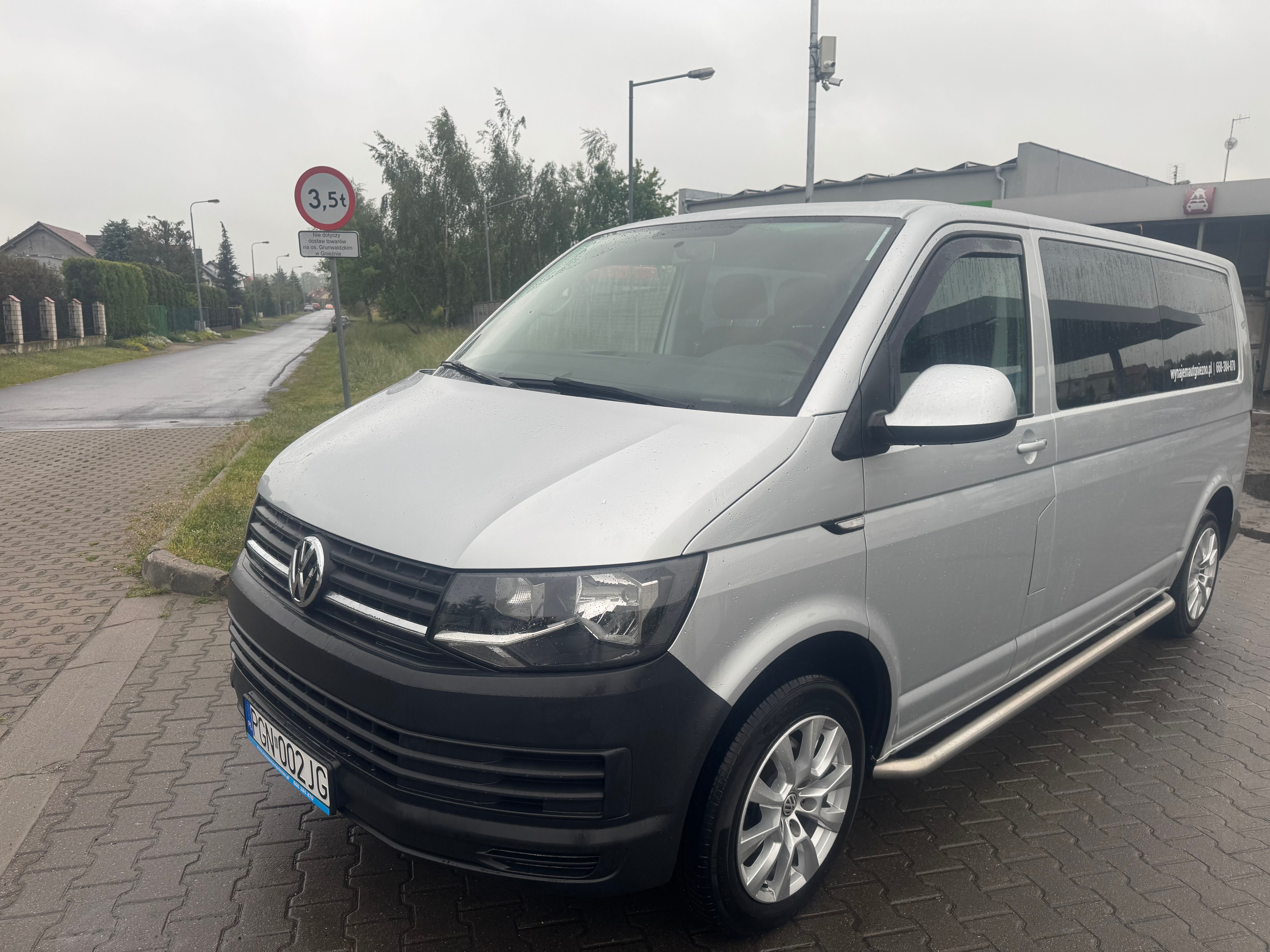 Wypożyczalnia busów 9-osobowych