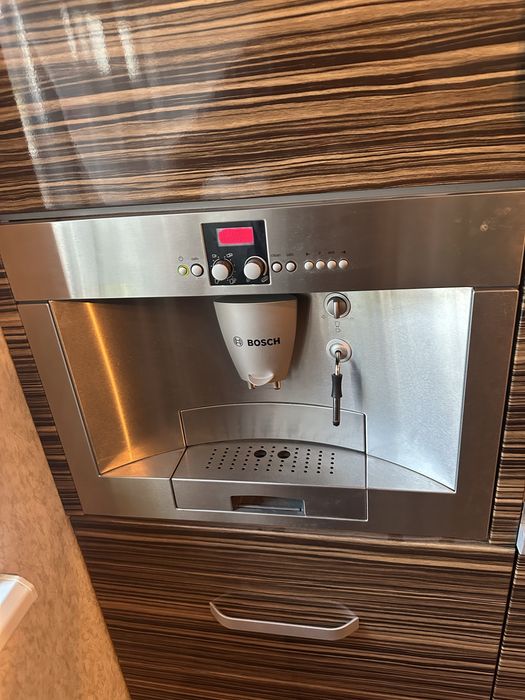 Вмонтована кавомашина bosch потребує заміни піддона