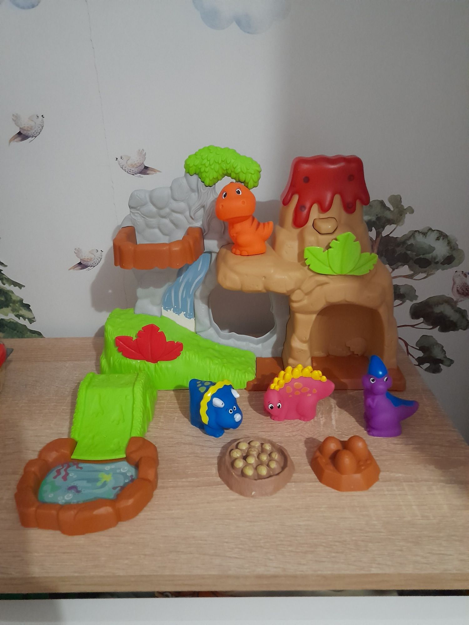 Wulkan interaktywny z dinozaurami