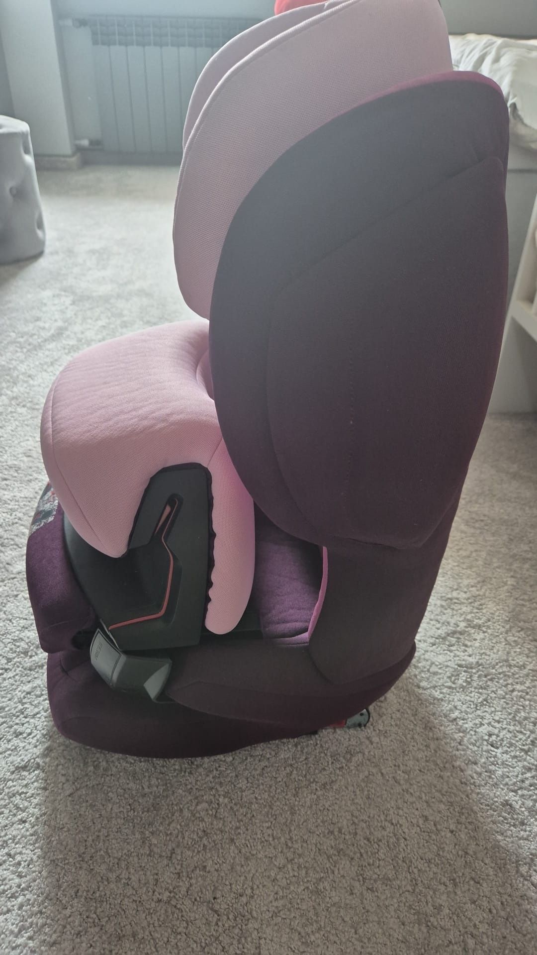 Fotelik cybex silver 9-36kg, model różowy z fioletem z roku 2023.
