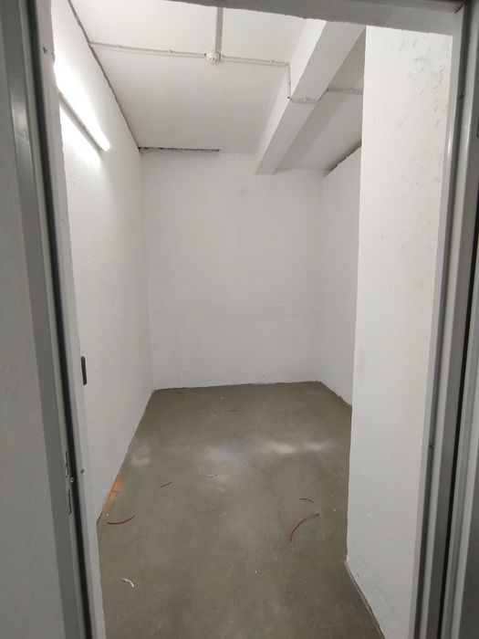 Aluga-se arrecadação/box em Olhão.