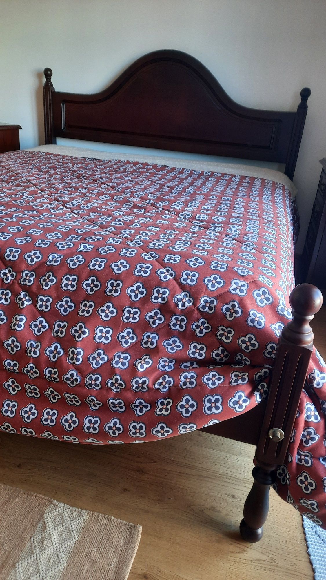 Cama Mogno+ colchao lusocolchão sem uso, boa qualidade