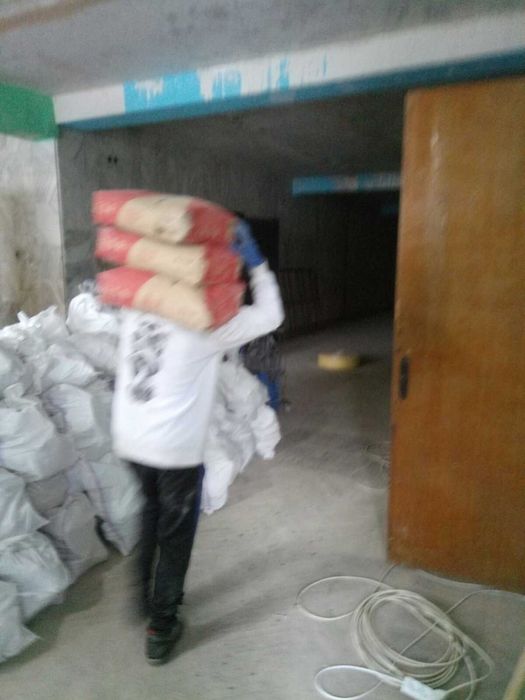 Професійні вантажники, офісні та квартирні переїзди