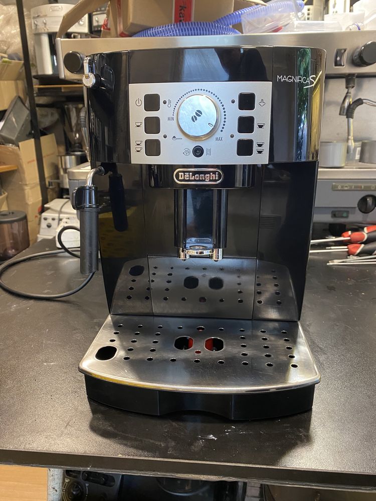 Кофемашина Delonghi Magnifica S