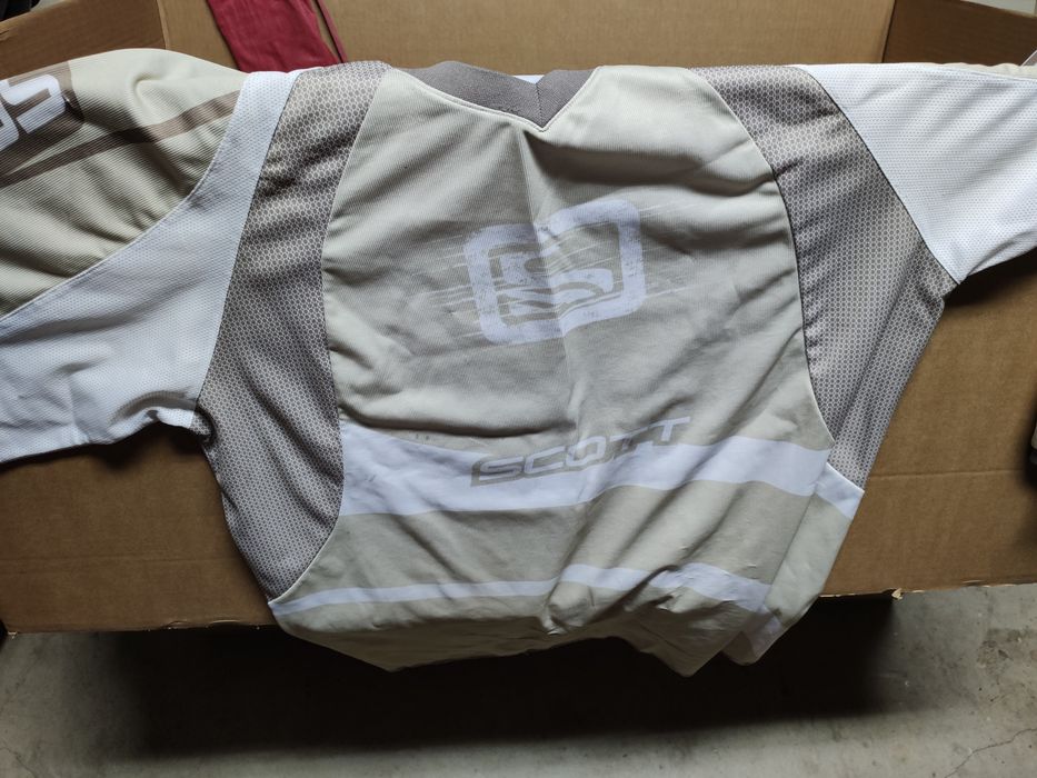 camisola L marca Scott