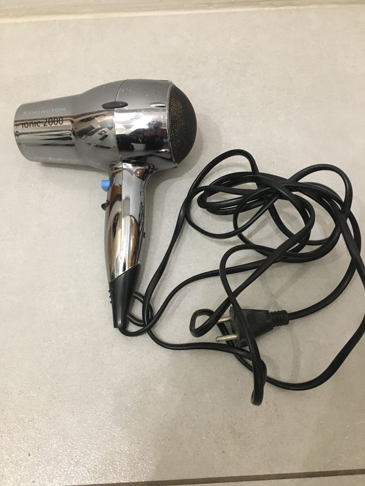 Suszarka do włosów - Remington Ionic 2000 - prawdopodobnie lekko uszko