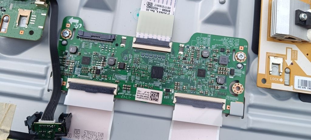 Телевізор на SAMSUNG 32 M5500AU НА запчастини