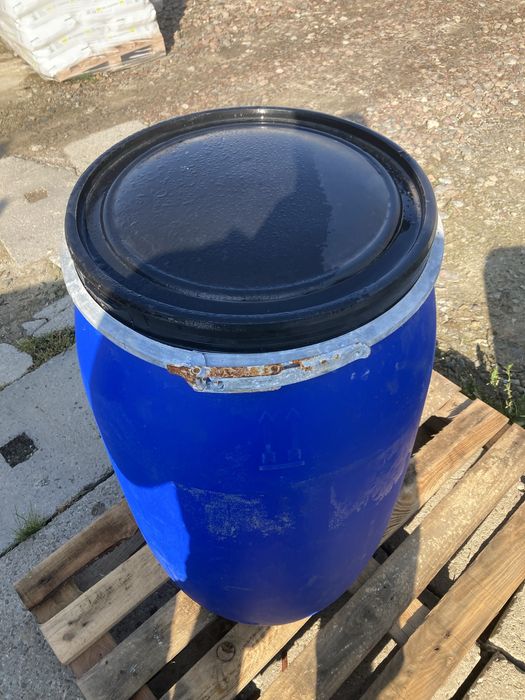 Beczki 150 litrowe trzeba przeplukac .