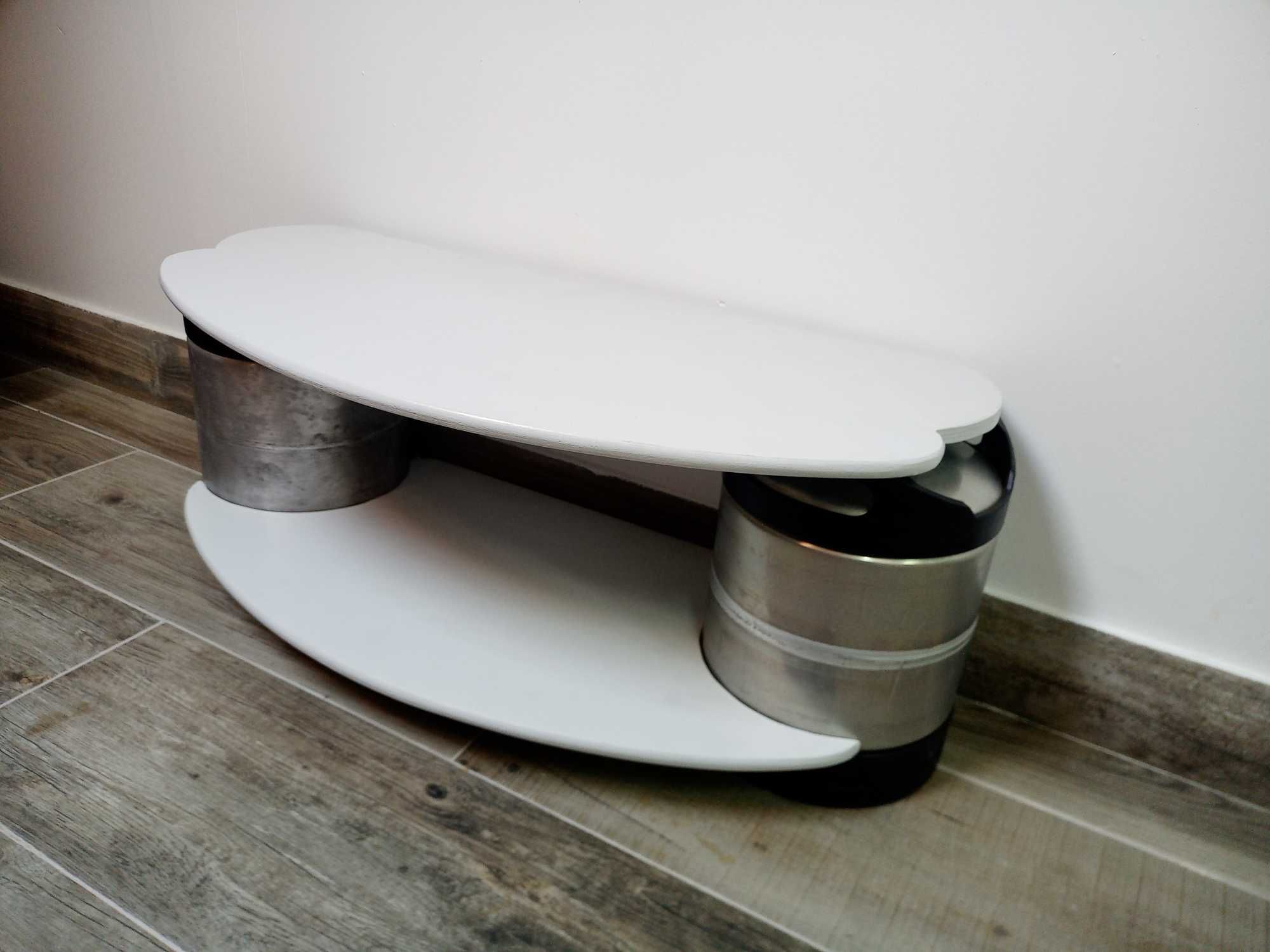 Estante ou mesa de apoio á sala de estar.