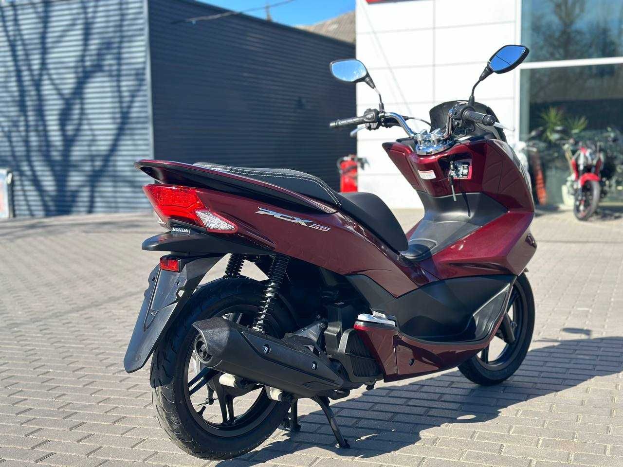 Купить японский скутер Honda PCX 150 KF18, мотосалон Артмото Полтава