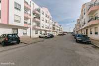 Apartamento T4 com Vista Rio, na Urbanização dos Pescadores, Montijo