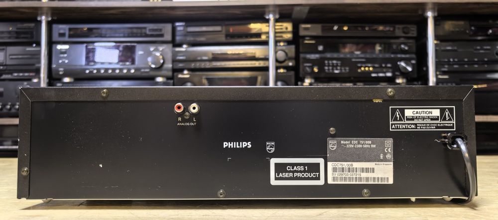 CD програвач Philips CDC751