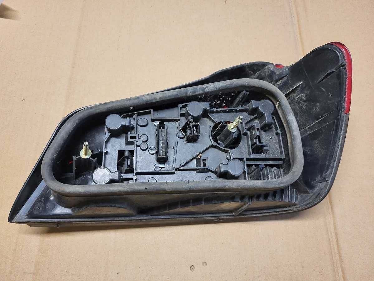 Lampa tylna lewa Peugeot 306 HB 97-01 kompletna