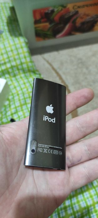 IPod A1320 16gb с миниколонкой и кабелем зарядки, отличный подарок