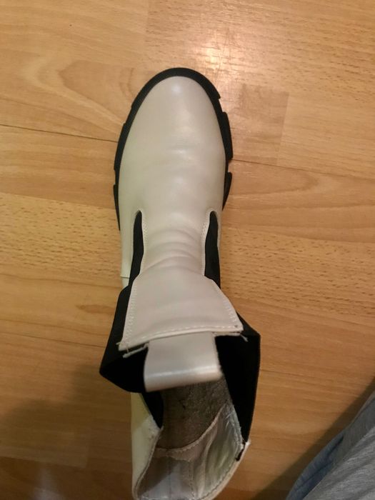 Продам женские осенние ботинки