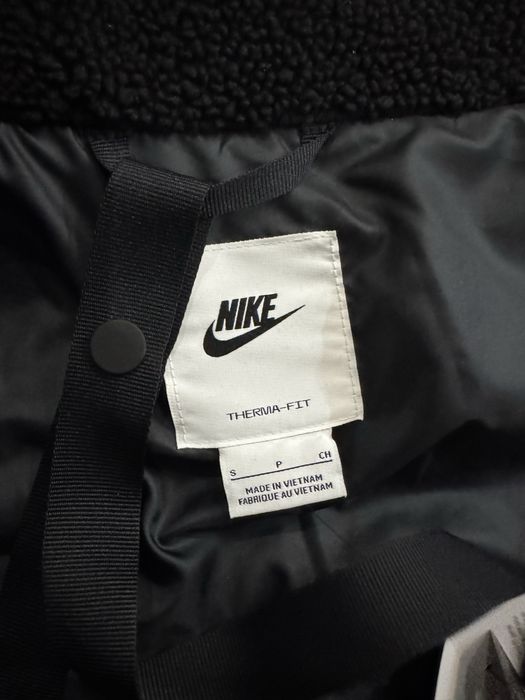 Продам куртку Nike Sportswear Therma-Fit City Series Black DD4654-010