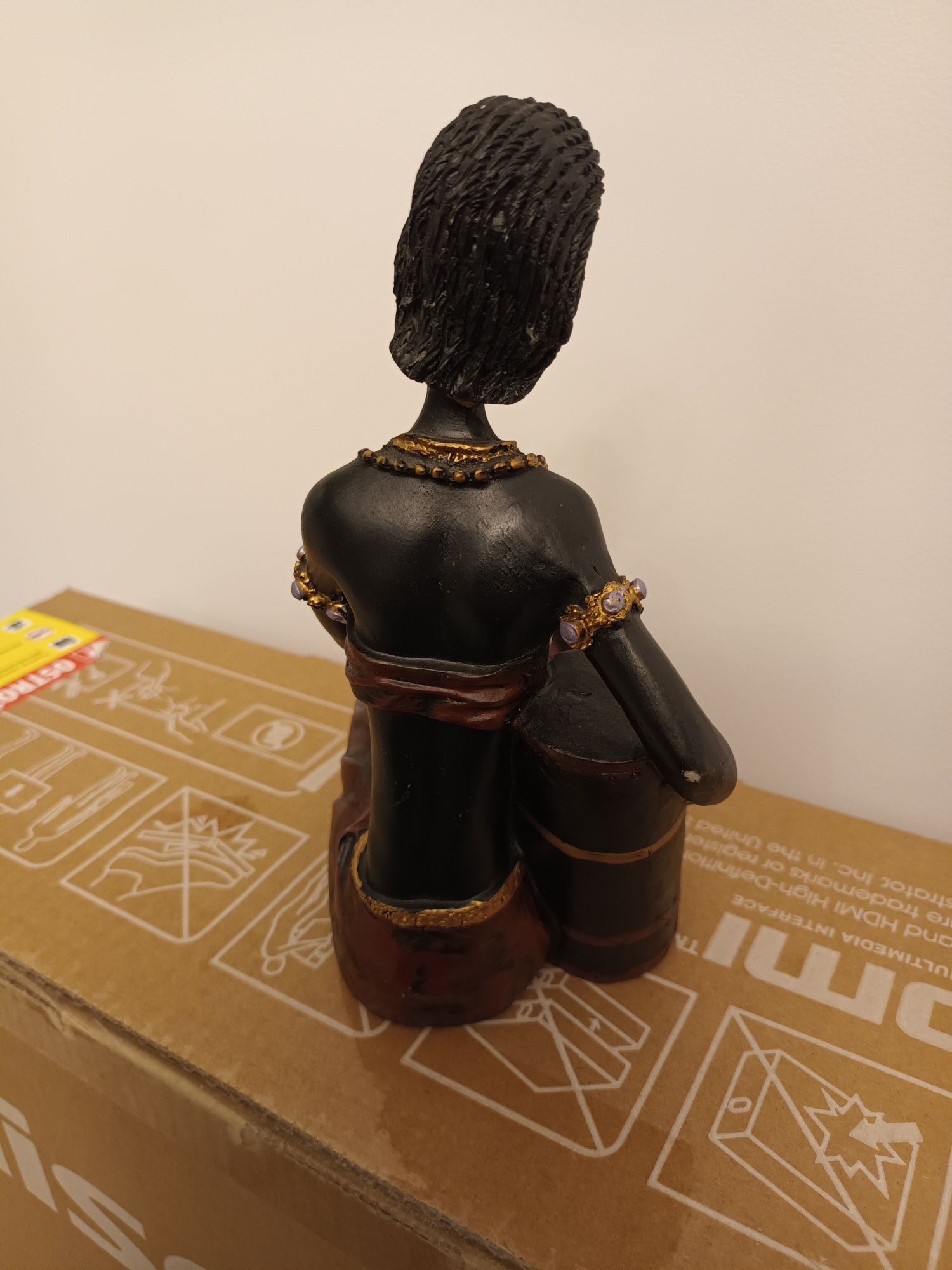 Kolekcja Afrykanska Kobieta z bębenkiem