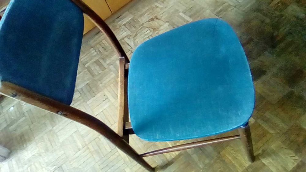 Oryginalne krzesło z PRL, rzadko spotykany styl.