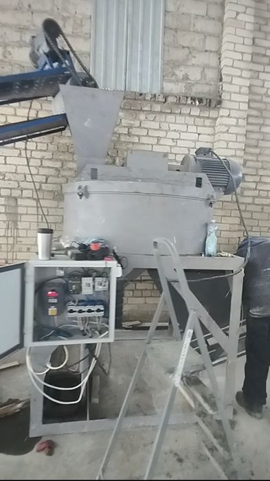 Змішувачи бетону вертикальный горизонтальний..