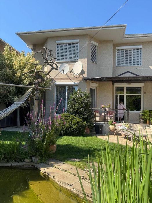 В продаже двухэтажный дом с ремонтом (209-993)